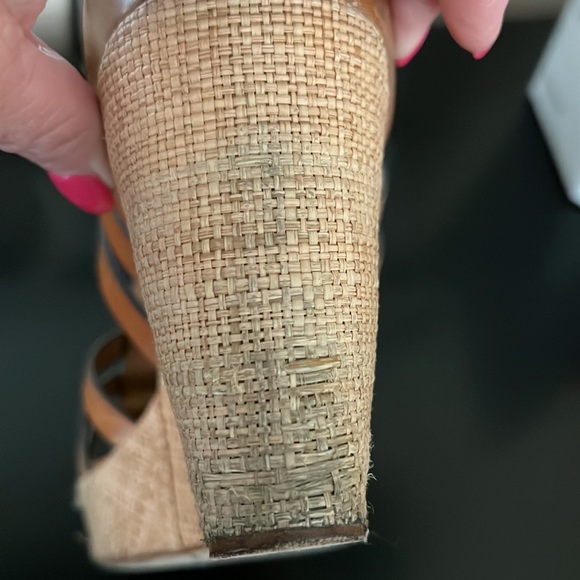 Trask wedge leather platform sandal. Size 7. Worn but in good shape. 3 3/4” heel - Picture 8 of 9